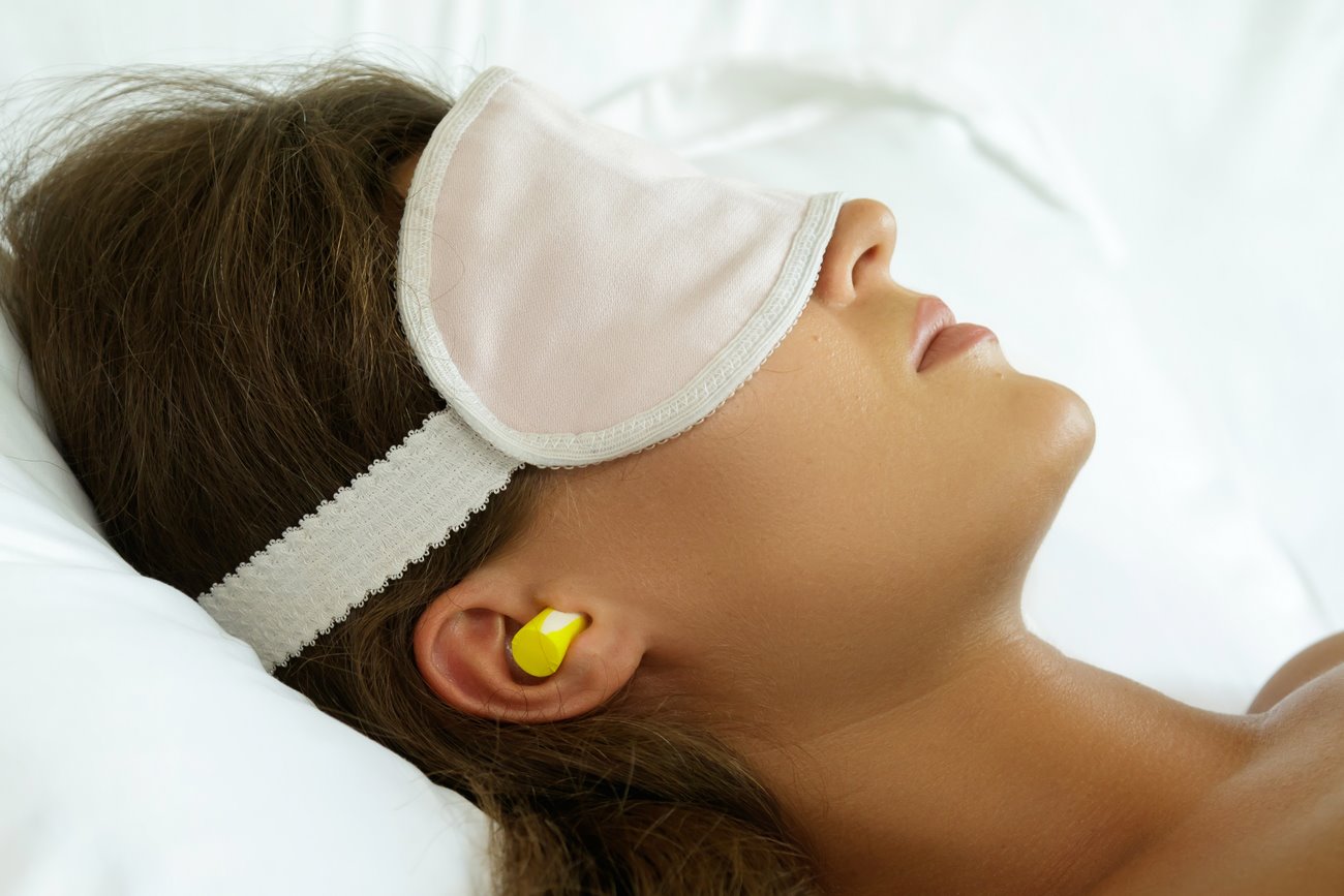 Importancia de usar tapones en los oídos para dormir mejor